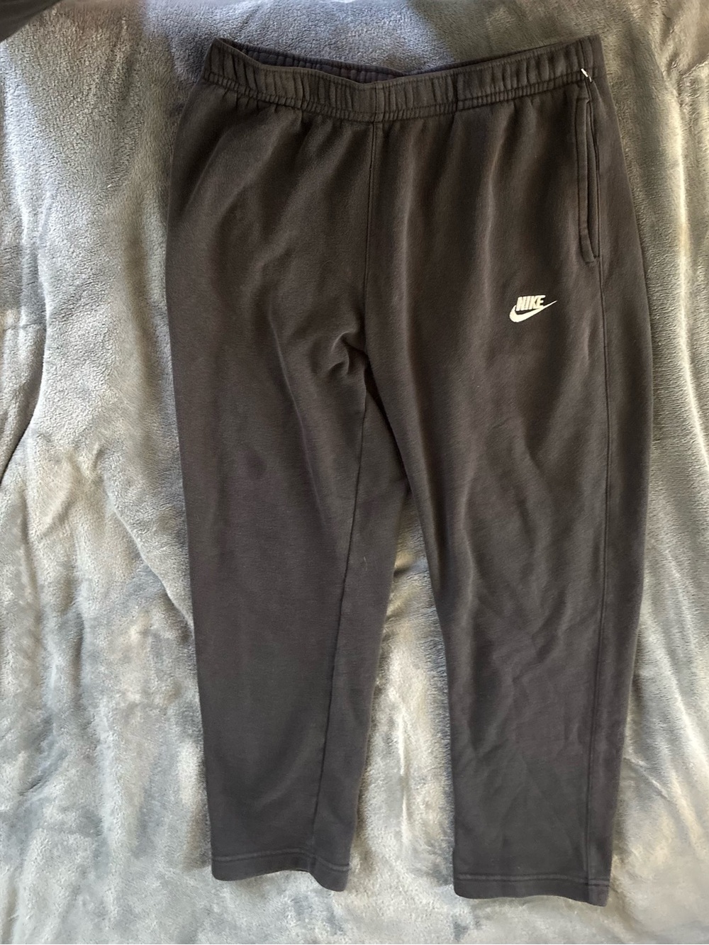 Nike black men’s (UNCUFFED) sweatpants